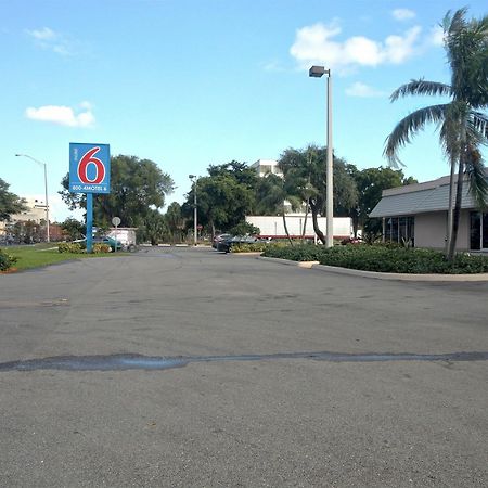 Motel 6-Miami, Fl Doral Exterior foto
